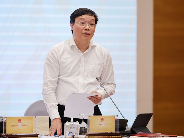 Thứ trưởng Nội vụ Trương Hải Long trả lời tại họp báo. (Ảnh: VGP) Thứ trưởng Nội vụ Trương Hải Long trả lời tại họp báo. (Ảnh: VGP)