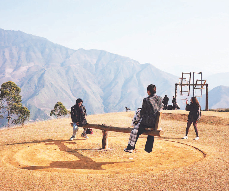 3. Vui trò chơi truyền thống.