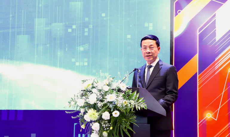 Đồng chí Nguyễn Mạnh Hùng, Ủy viên Trung ương Đảng, Bộ trưởng Thông tin và Truyền thông phát biểu khai mạc diễn đàn. Đồng chí Nguyễn Mạnh Hùng, Ủy viên Trung ương Đảng, Bộ trưởng Thông tin và Truyền thông phát biểu khai mạc diễn đàn.