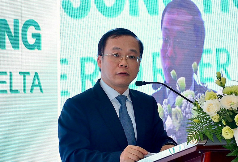 Đồng chí Bùi Trung Nghĩa, Phó Chủ tịch Liên đoàn Thương mại và Công nghiệp Việt Nam (VCCI) phát biểu ý kiến tại diễn đàn.