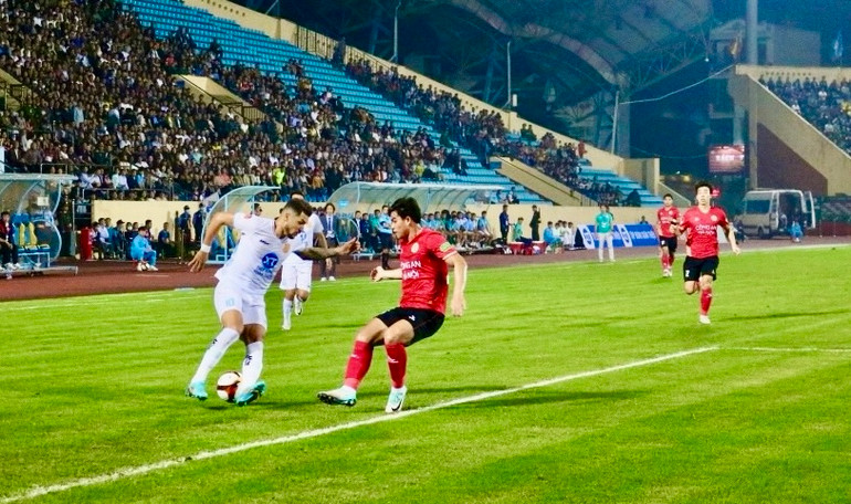 Câu lạc bộ Thép xanh Nam Định thi đấu khởi sắc tại V.League mùa giải 2023/2024.