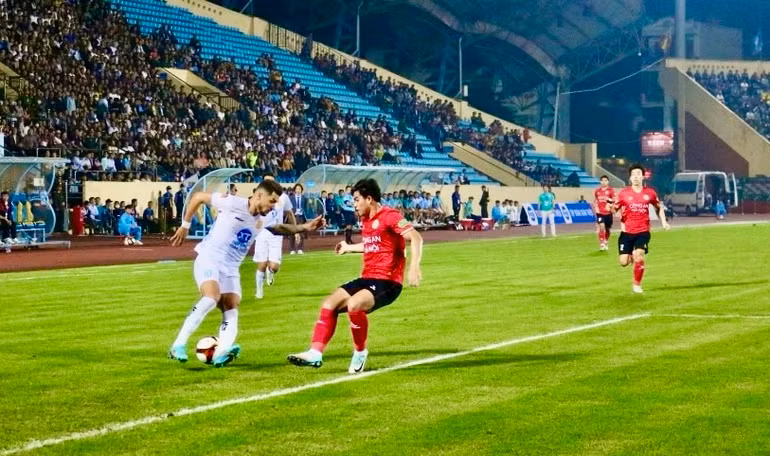 Câu lạc bộ Thép xanh Nam Định thi đấu khởi sắc tại V.League mùa giải 2023/2024.