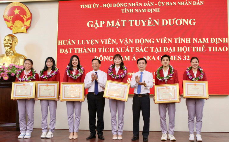 Lãnh đạo tỉnh Nam Định tuyên dương, chúc mừng các vận động viên đã thi đấu xuất sắc ở SEA Games 32. Lãnh đạo tỉnh Nam Định tuyên dương, chúc mừng các vận động viên đã thi đấu xuất sắc ở SEA Games 32.