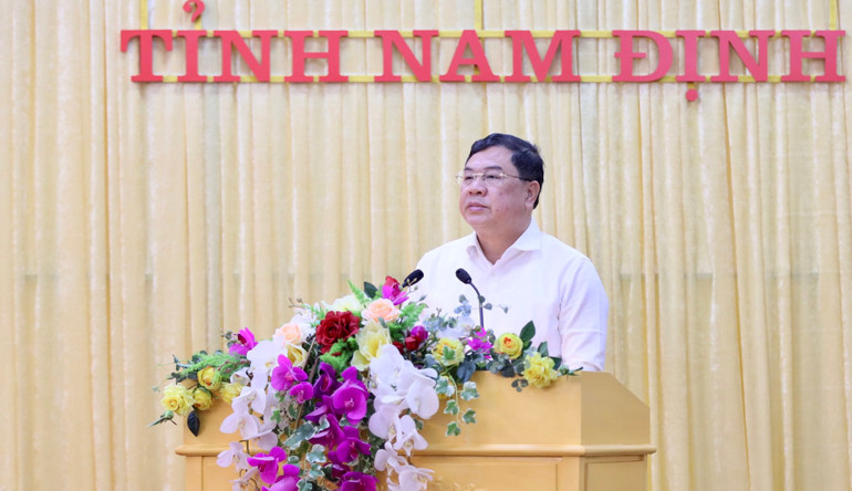 Đồng chí Phạm Gia Túc, Bí thư Tỉnh ủy Nam Định phát biểu kết luận hội nghị. Đồng chí Phạm Gia Túc, Bí thư Tỉnh ủy Nam Định phát biểu kết luận hội nghị.