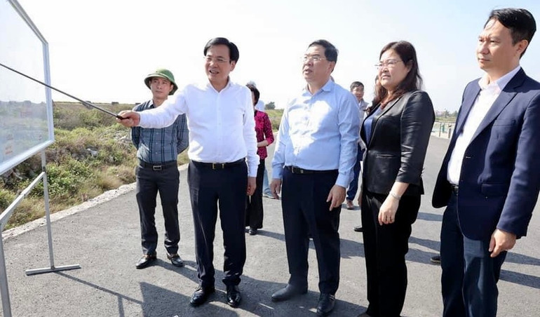 Đồng chí Trần Văn Sơn thăm, kiểm tra tiến độ thi công tuyến đường bộ ven biển đoạn qua tỉnh Nam Định.