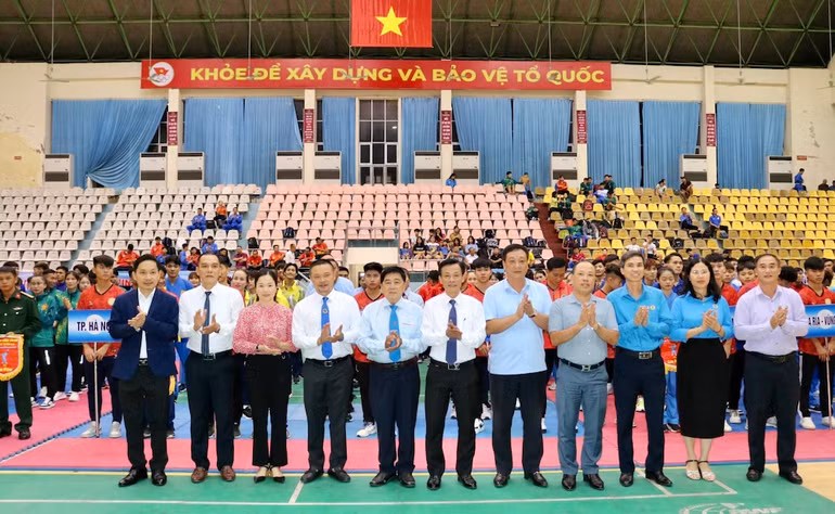 Các đại biểu dự khai mạc Giải Vô địch Vovinam toàn quốc năm 2023 tại tỉnh Nam Định.