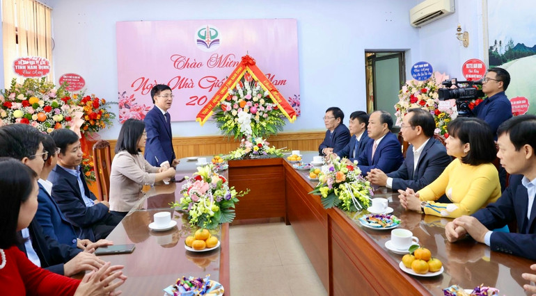 Đồng chí Phạm Đình Nghị khẳng định, tỉnh Nam Định sẽ luôn quan tâm, tạo mọi điều kiện tốt nhất cho ngành giáo dục và đào tạo.