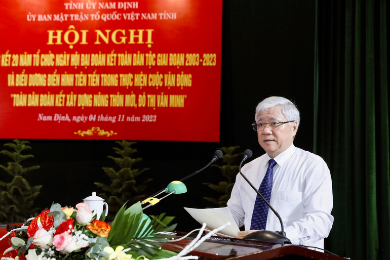 Đồng chí Đỗ Văn Chiến, Bí thư Trung ương Đảng, Chủ tịch Ủy ban Trung ương Mặt trận Tổ quốc Việt Nam phát biểu ý kiến tại Hội nghị.