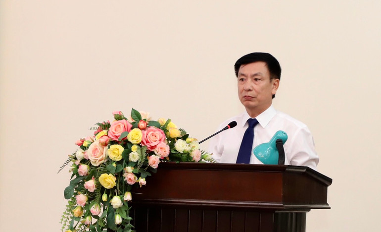 Đồng chí Phạm Đình Nghị, Chủ tịch Ủy ban nhân dân tỉnh Nam Định phát biểu ý kiến tại lễ ký kết.