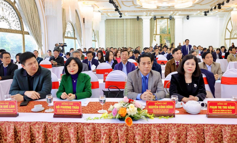 Các đại biểu dự hội nghị.