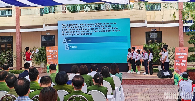 Phần thi về kiến thức phòng, chống tác hại của ma túy tại Trường trung học cơ sở Phùng Chí Kiên, thành phố Nam Định (tỉnh Nam Định).