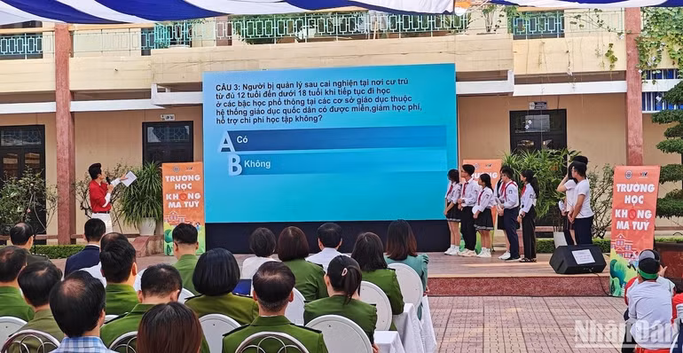 Phần thi về kiến thức phòng, chống tác hại của ma túy tại Trường trung học cơ sở Phùng Chí Kiên, thành phố Nam Định (tỉnh Nam Định).