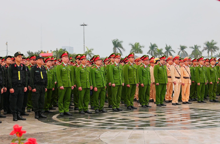 Hơn 2.800 cán bộ, chiến sĩ thuộc nhiều lực lượng được huy động làm nhiệm vụ để bảo đảm Lễ khai ấn Đền Trần diễn ra an toàn, tôn nghiêm.