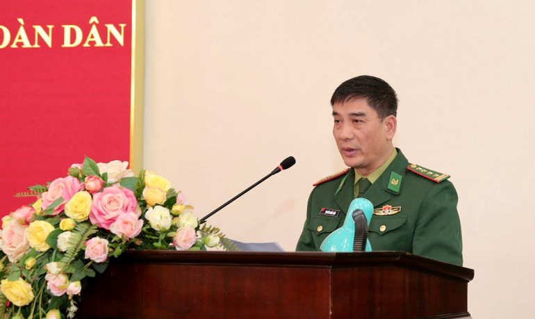 Đại tá Nguyễn Quốc Hiếu, Bí thư Đảng ủy, Chính ủy Bộ đội Biên phòng tỉnh Nam Định trình bày báo cáo sơ kết 5 năm thực hiện Ngày Biên phòng toàn dân. Đại tá Nguyễn Quốc Hiếu, Bí thư Đảng ủy, Chính ủy Bộ đội Biên phòng tỉnh Nam Định trình bày báo cáo sơ kết 5 năm thực hiện Ngày Biên phòng toàn dân.