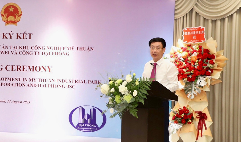 Đồng chí Phạm Đình Nghị, Chủ tịch Ủy ban nhân dân tỉnh Nam Định phát biểu tại lễ ký kết.