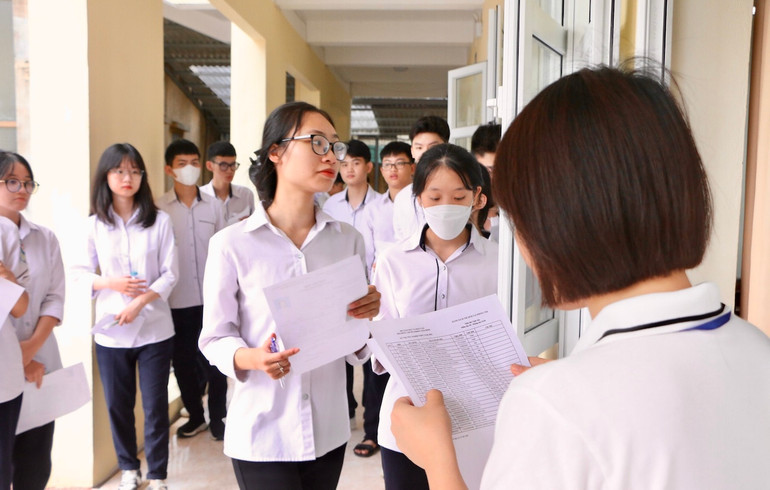 Nam Định xếp thứ 3 cả nước về điểm bình quân tại Kỳ thi tốt nghiệp THPT 2023 với 7,161 điểm. Nam Định xếp thứ 3 cả nước về điểm bình quân tại Kỳ thi tốt nghiệp THPT 2023 với 7,161 điểm.