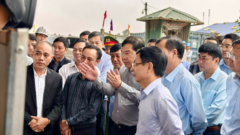 Lãnh đạo tỉnh Nam Định kiểm tra tiến độ dự án tuyến đường bộ mới Nam Định-Lạc Quần-Đường bộ ven biển.