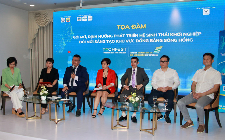 Tọa đàm “Gợi mở, định hướng phát triển hệ sinh thái khởi nghiệp đổi mới sáng tạo khu vực đồng bằng sông Hồng” tại hội thảo.