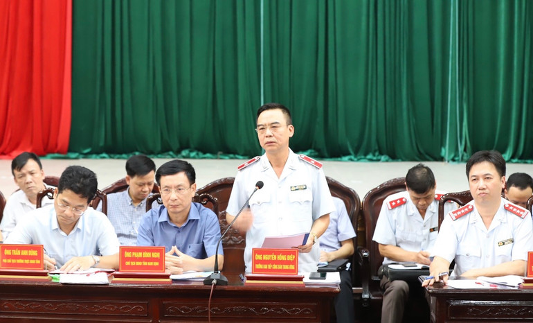 Đồng chí Nguyễn Hồng Điệp, Trưởng ban Tiếp dân Trung ương phát biểu ý kiến tại buổi đối thoại.