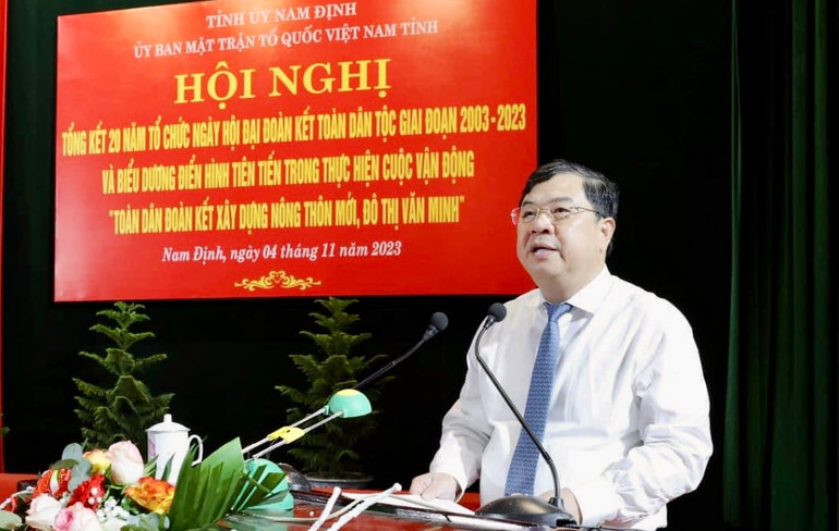 Đồng chí Phạm Gia Túc, Ủy viên Trung ương Đảng, Bí thư Tỉnh ủy Nam Định phát biểu ý kiến tại Hội nghị.