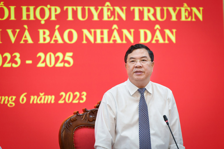 Đồng chí Phạm Gia Túc, Bí thư Tỉnh ủy Nam Định phát biểu ý kiến tại hội nghị.