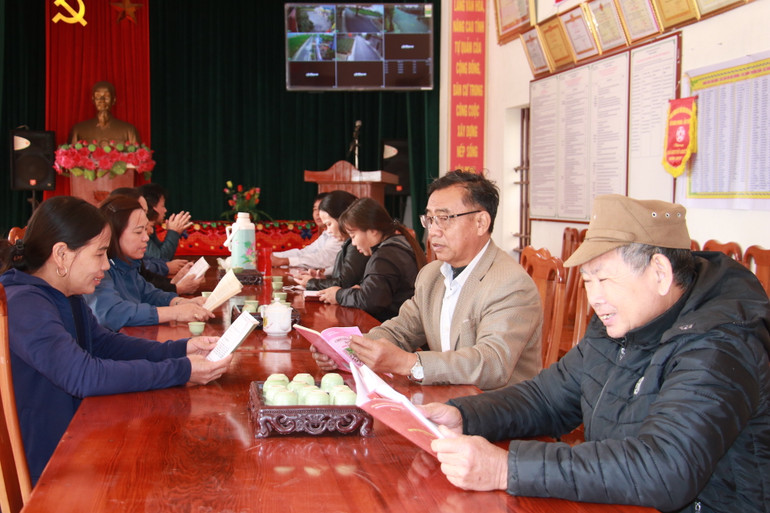 Sinh hoạt cộng đồng tại nhà văn hóa xóm Lâm Phú, xóm đạt chuẩn nông thôn mới thông minh của xã Giao Phong, huyện Giao Thủy (Nam Định).