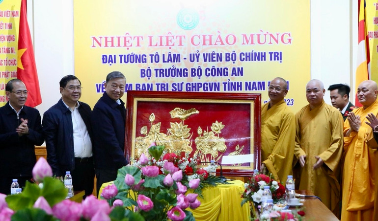 Đại tướng Tô Lâm thăm và làm việc với Ban Trị sự Giáo hội Phật giáo Việt Nam tỉnh Nam Định.