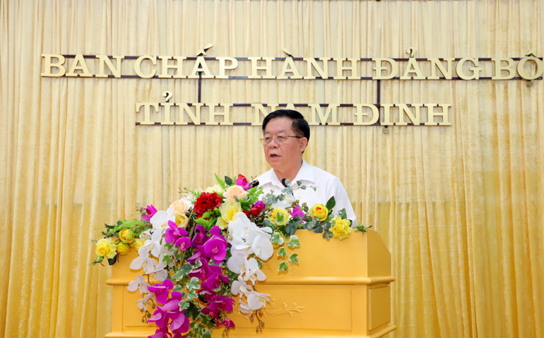 Đồng chí Nguyễn Trọng Nghĩa, Bí thư Trung ương Đảng, Trưởng Ban Tuyên giáo Trung ương phát biểu ý kiến chỉ đạo tại hội thảo. Đồng chí Nguyễn Trọng Nghĩa, Bí thư Trung ương Đảng, Trưởng Ban Tuyên giáo Trung ương phát biểu ý kiến chỉ đạo tại hội thảo.