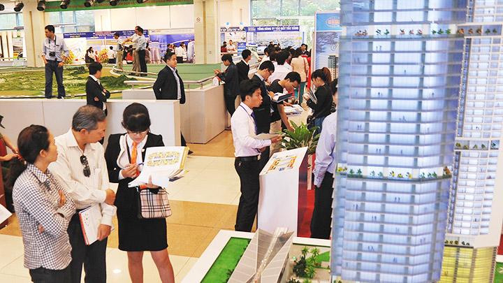 Nhiều doanh nghiệp bất động sản đã quay trở lại kênh trái phiếu để huy động vốn. Ảnh: NAM ANH