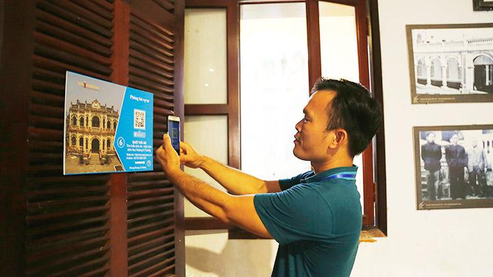 Quét mã QR tìm hiểu thông tin, lịch sử, kiến trúc của công trình.