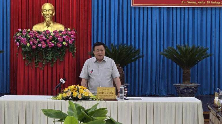 Đồng chí Nguyễn Xuân Thắng phát biểu chỉ đạo tại hội nghị.