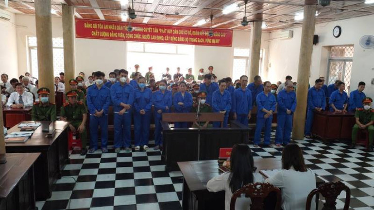 Các bị cáo trước tòa.