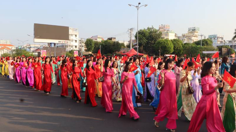 Ngày hội tôn vinh áo dài ở An Giang.