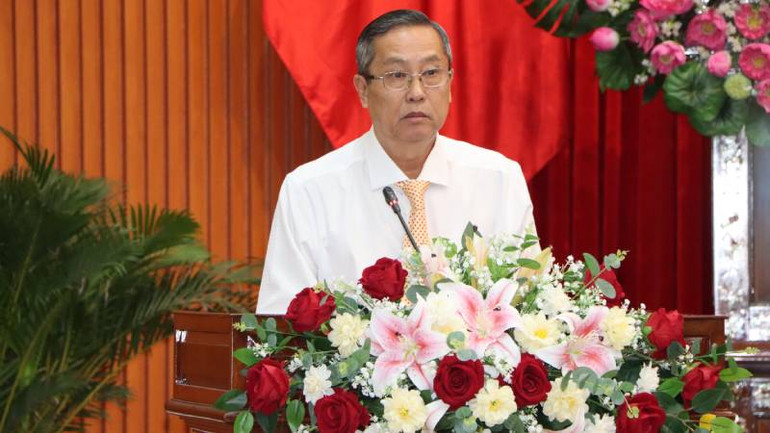 Đồng chí Lê Văn Nưng phát biểu tại buổi họp mặt.