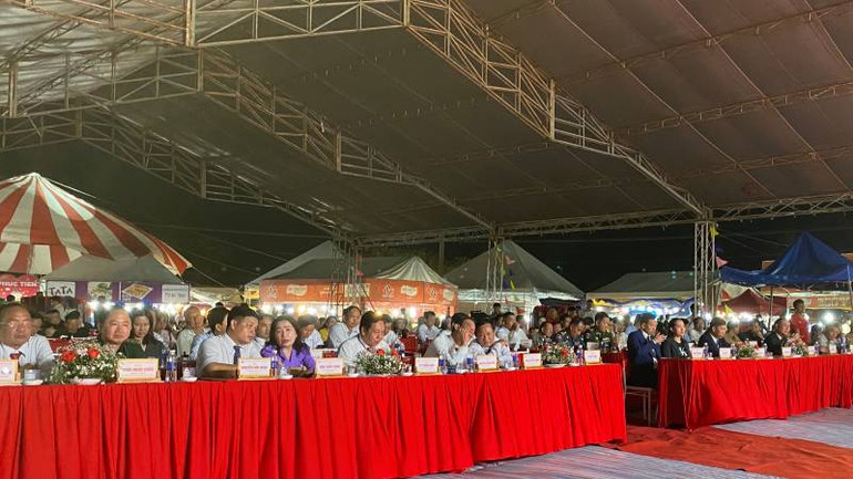 Khai mạc hội chợ quốc tế Tịnh Biên.