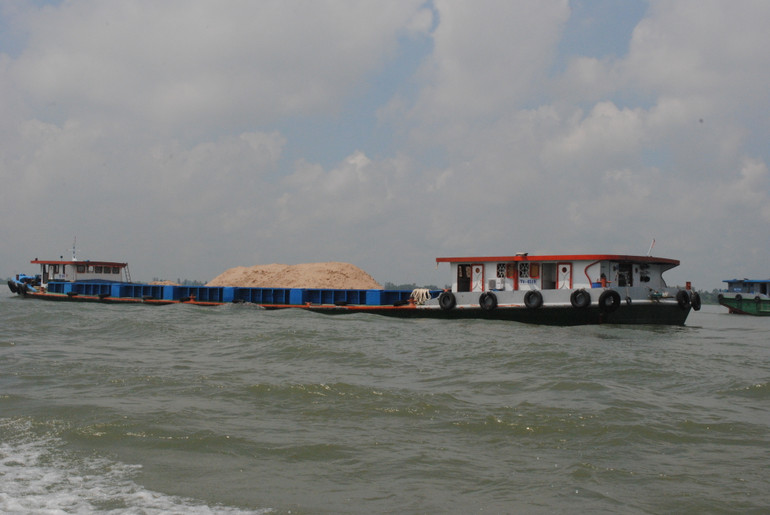 An Giang quyết liệt bảo vệ nguồn cát sông ảnh 1