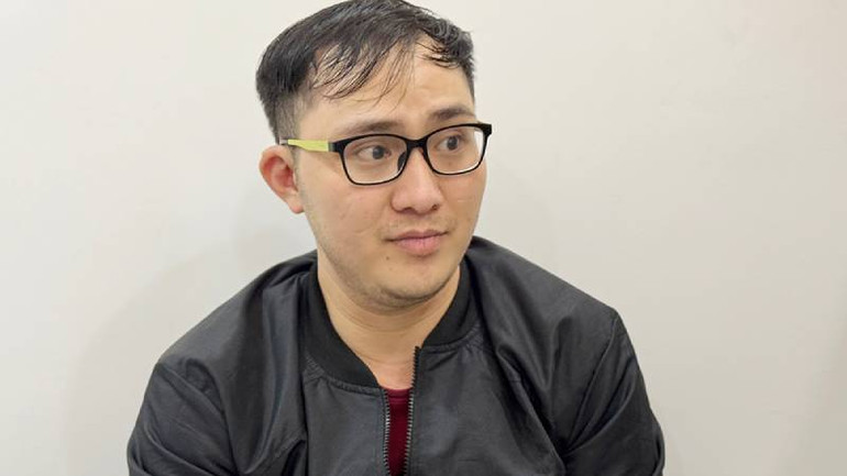 Bị can Quốc khai nhận hành vi mua bán súng trái phép.