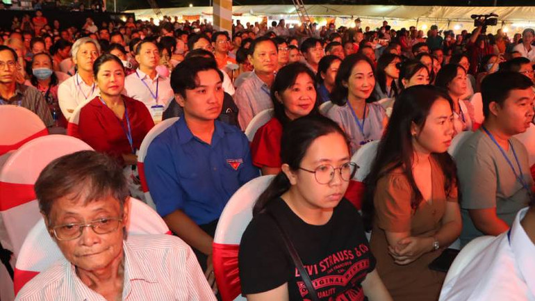 Lễ hội Vía Bà Chúa Xứ núi Sam diễn ra hằng năm luôn thu hút du khách, người dân tham quan.