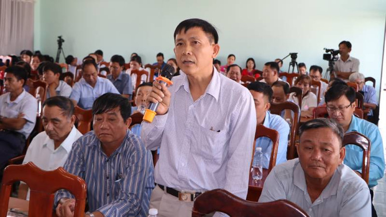 Cử tri gửi gắm ý kiến cùng Đoàn đại biểu Quốc hội tỉnh An Giang. Cử tri gửi gắm ý kiến cùng Đoàn đại biểu Quốc hội tỉnh An Giang.