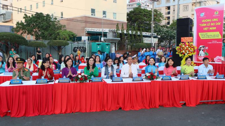 Các đại biểu tham dự Ngày hội tôn vinh áo dài.