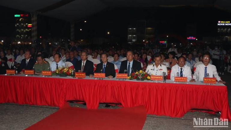 Các đại biểu tham dự lễ hội.