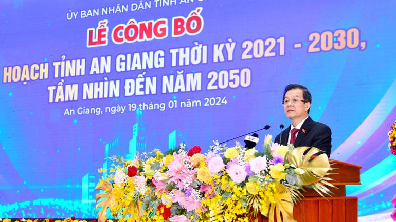 Đồng chí Lê Hồng Quang phát biểu tại buổi lễ.