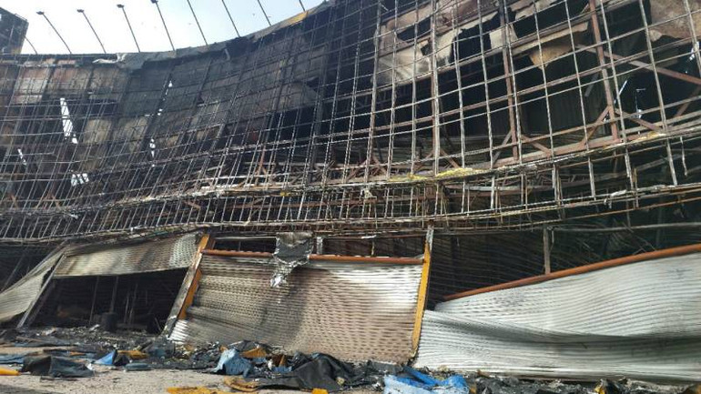 Cửa hàng điện máy xanh bị cháy rụi.