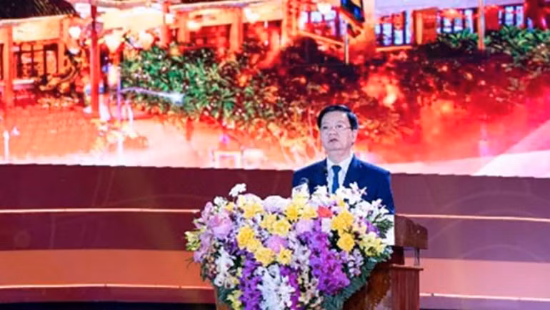 Phó Thủ tướng Mai Văn Chính phát biểu chỉ đạo tại lễ hội. Phó Thủ tướng Mai Văn Chính phát biểu chỉ đạo tại lễ hội.