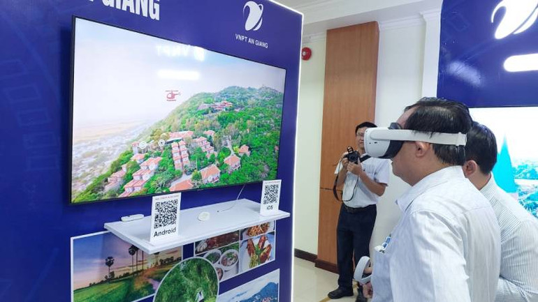 Trải nghiệm du lịch thông minh tại buổi khai trương.