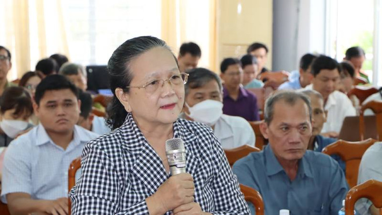 Cử tri phản ánh các vấn đề liên quan đến nhiều bộ sách giáo khoa.