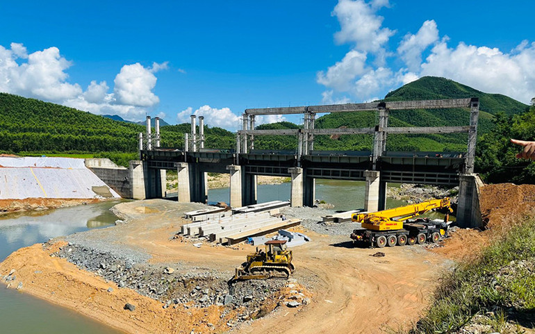 Thi công đập dâng Nhà máy Thủy điện Sông Liên 1, tỉnh Quảng Ngãi.