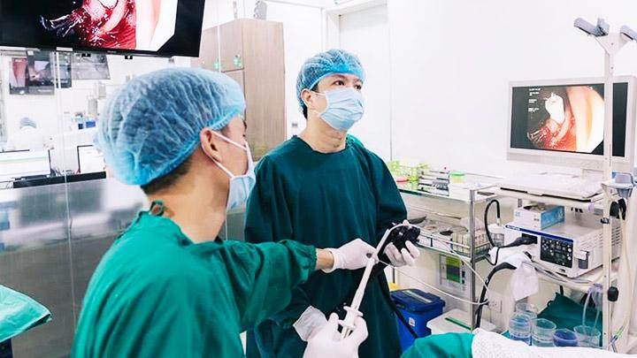 Có thẻ bảo hiểm y tế, người bệnh nặng có “phao cứu sinh”. Ảnh: THANH HUYỀN