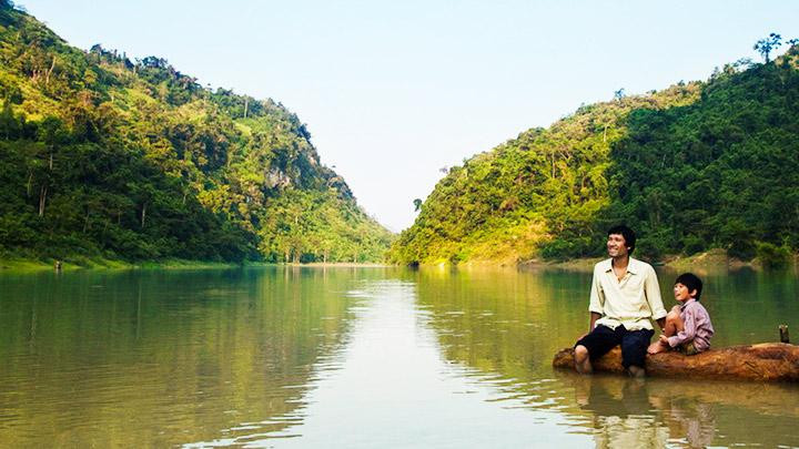 Sông Gâm trong phim “Cha cõng con” đoạn chảy qua huyện Bắc Mê, Hà Giang.
