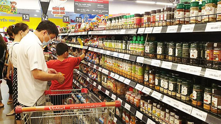 Bán lẻ tiêu dùng có nhiều tiềm năng nhưng phát triển chậm và chưa phát huy được hết lợi thế. Ảnh: HẢI ANH